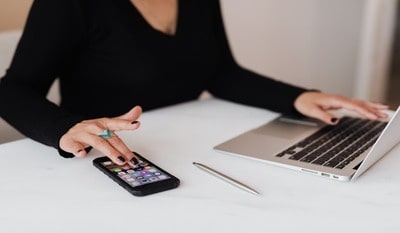 A woman is about to trace a family phone number with her iOS devices.