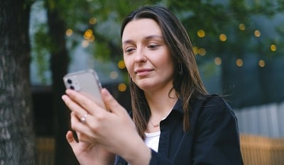A woman tries to locate a phone without an Internet connection.